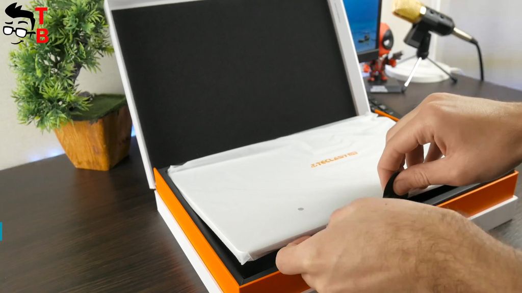 Teclast F7 REVIEW unboxing inside the box