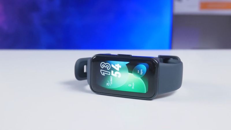 Why Is Huawei Band 8 WORSE Than Xiaomi Smart Band 8? Full Review